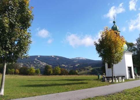 Spaziergang durch Rokytnice nad Jizerou 
