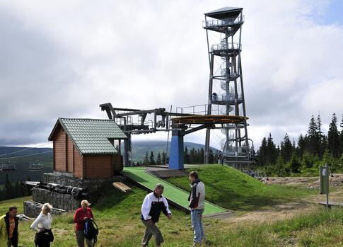 Mit der Seilbahn zum Braunberg/Hnědý vrch