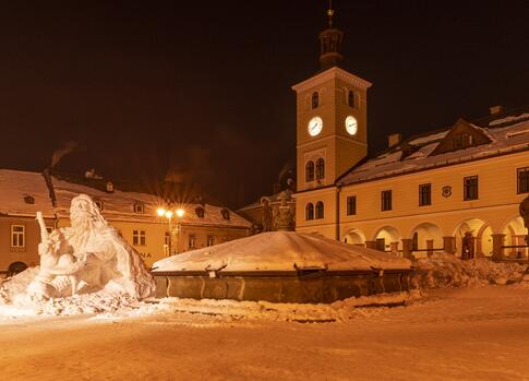 Plac z pomnikiem Karkonosza