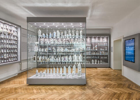 Porcelain collection in the City Museum