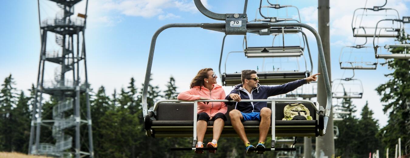 Mit der Seilbahn zum Braunberg/Hnědý vrch