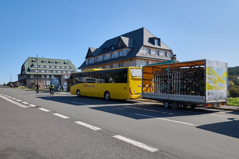 Krkonošský cyklobus s vlekem