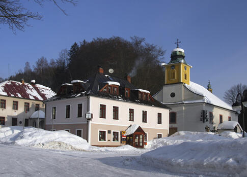 Dolní Dvůr Square