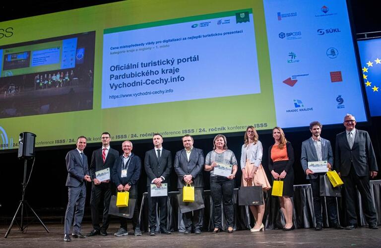 Společná fotka oceněných