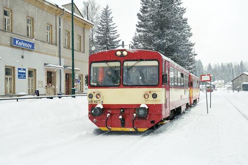 Zimní jízdy historických motoráčků na Zubačce
