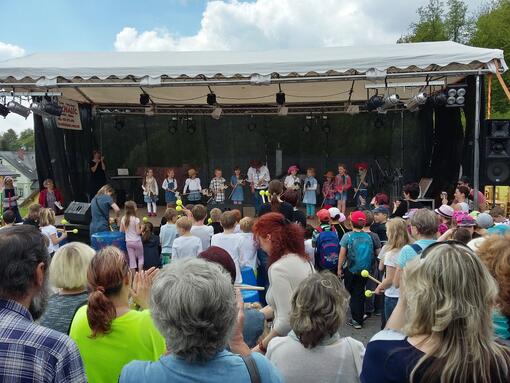 Cerny-dul-den-mestyse