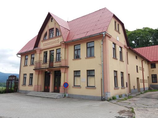 Divadelní maškarní bál