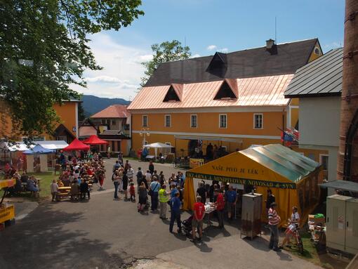 Víkend Harrachů ve sklárně