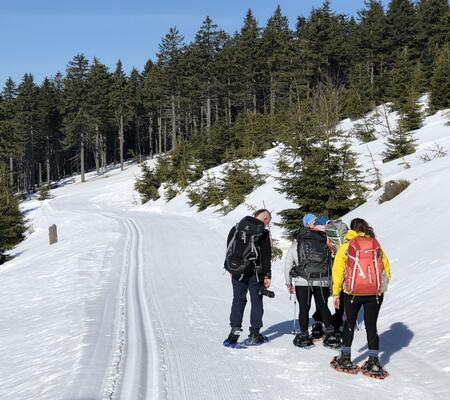 Krkonošemi na sněžnicích